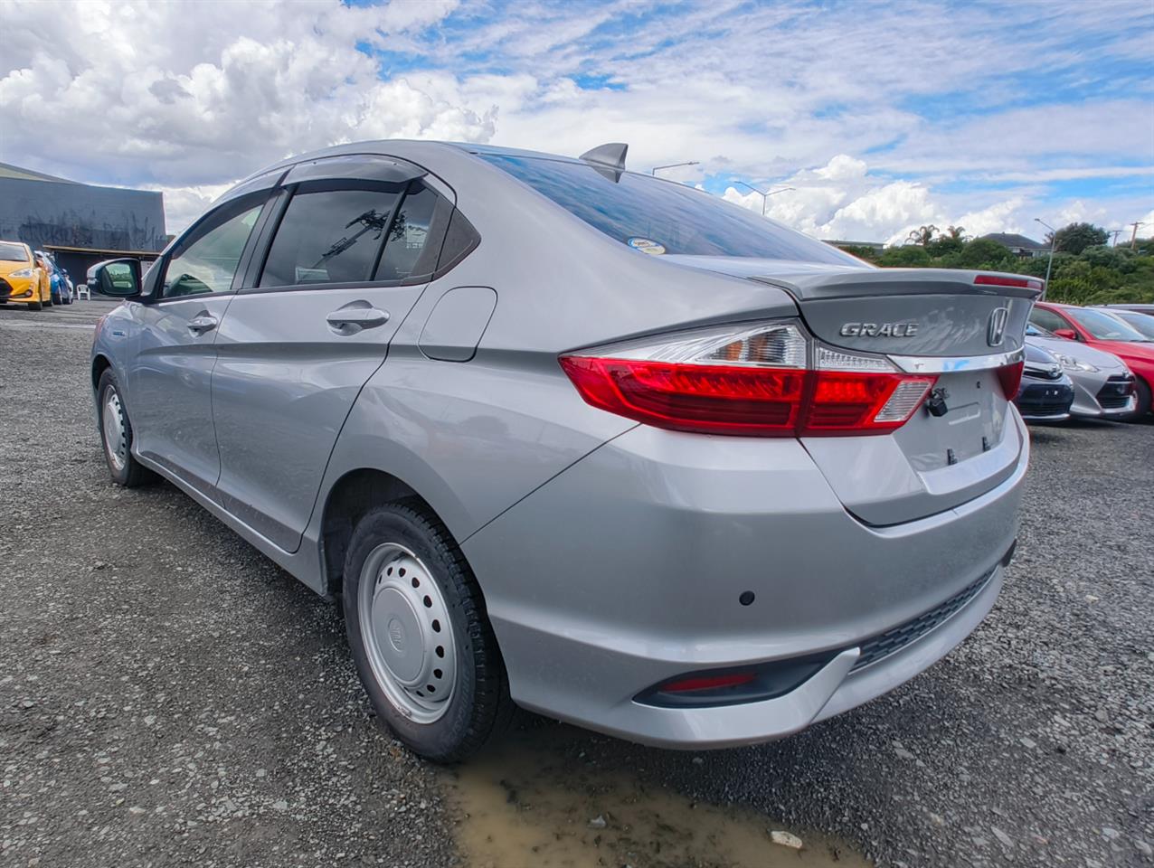 2019 Honda Grace thumbnail