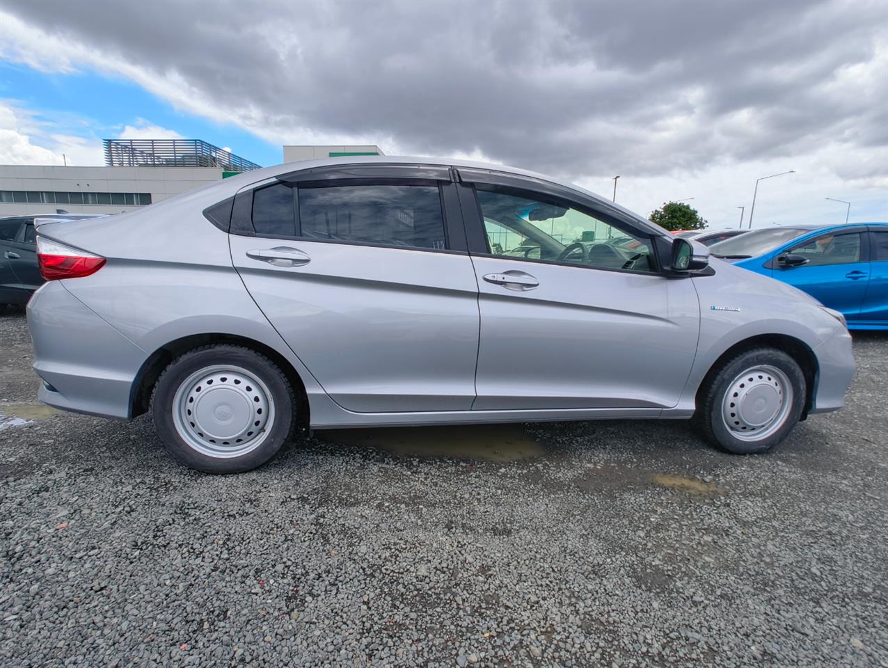 2019 Honda Grace thumbnail