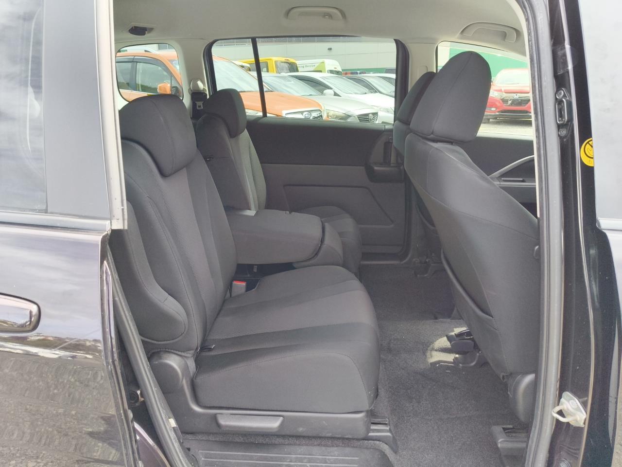 2013 Mazda Premacy thumbnail