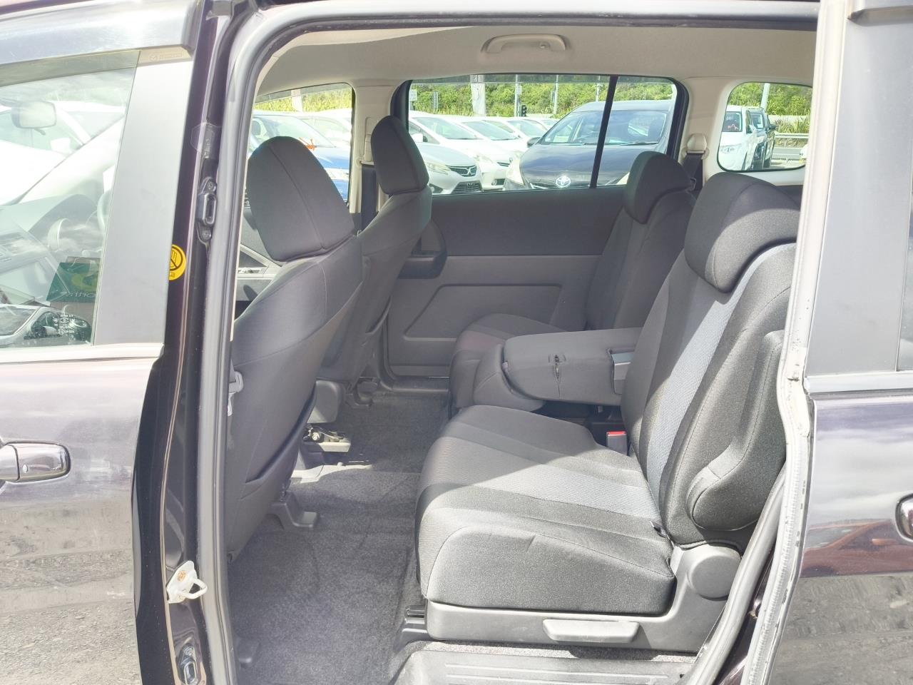 2013 Mazda Premacy thumbnail