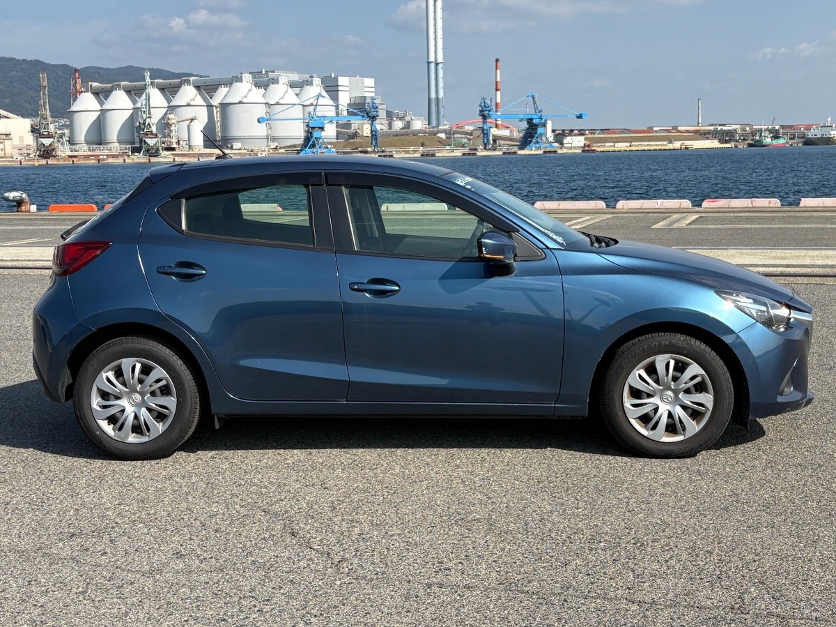 2017 Mazda Demio thumbnail