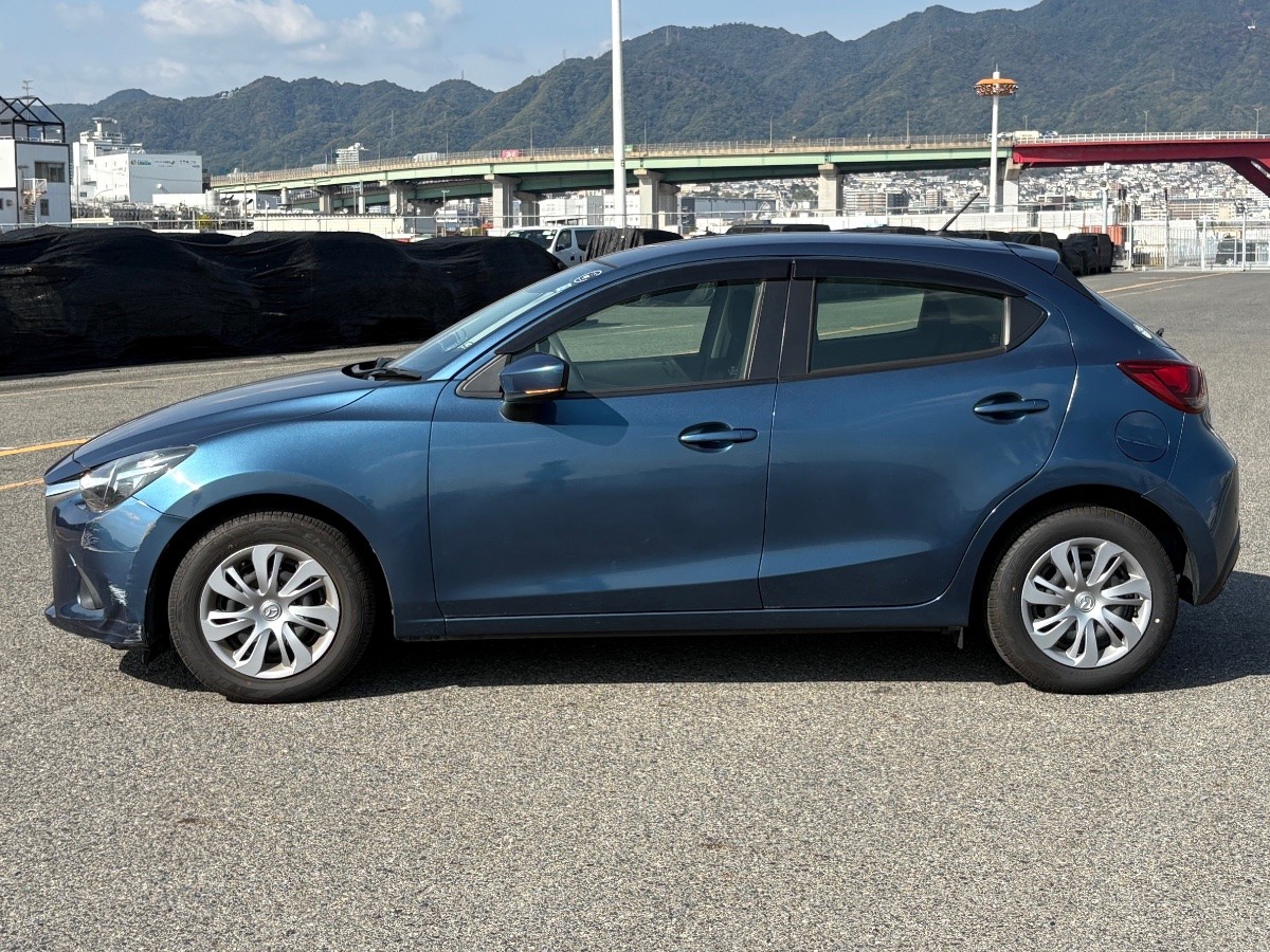 2017 Mazda Demio thumbnail