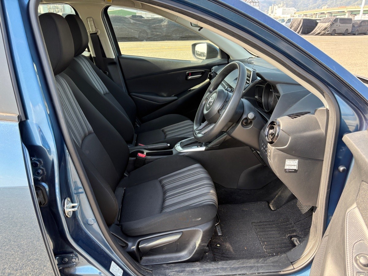 2017 Mazda Demio thumbnail