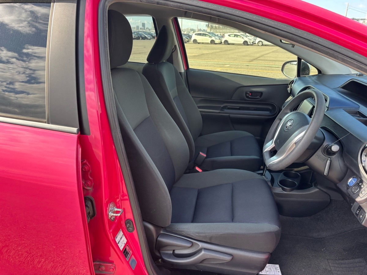 2015 Toyota Aqua thumbnail