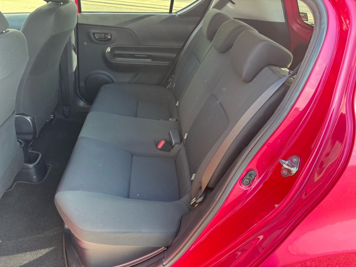 2015 Toyota Aqua thumbnail