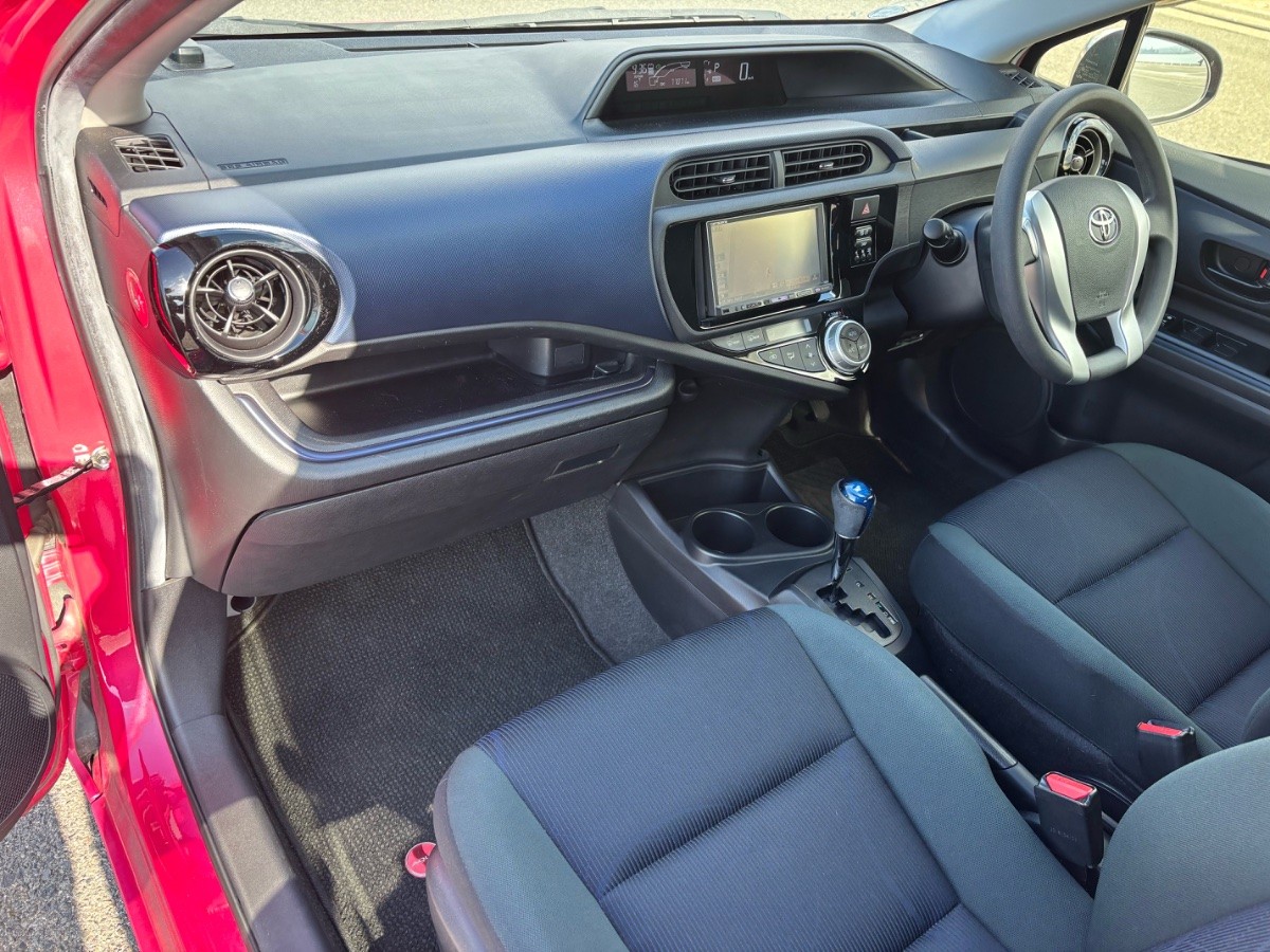 2015 Toyota Aqua thumbnail