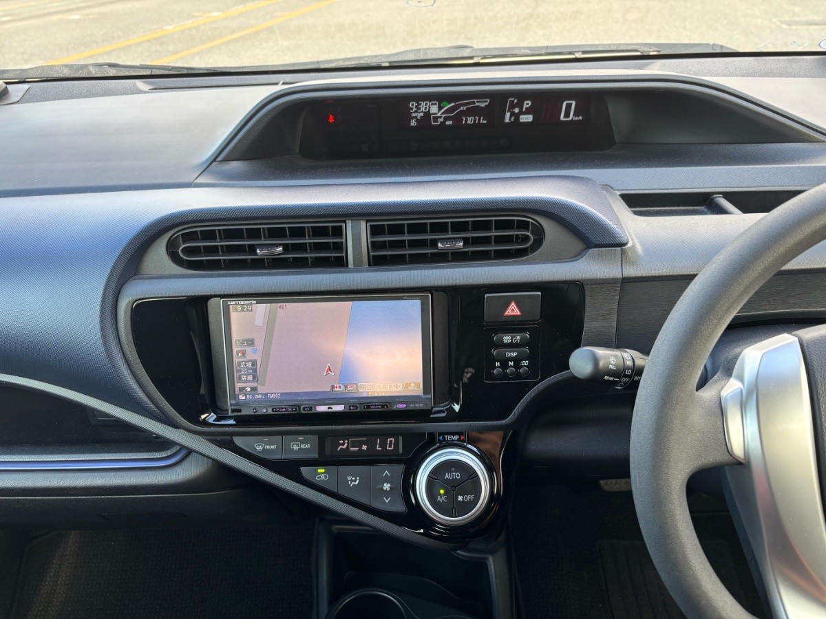 2015 Toyota Aqua thumbnail