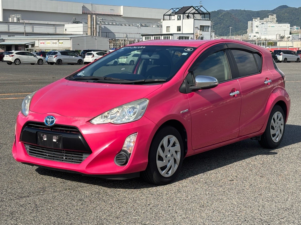 2015 Toyota Aqua thumbnail
