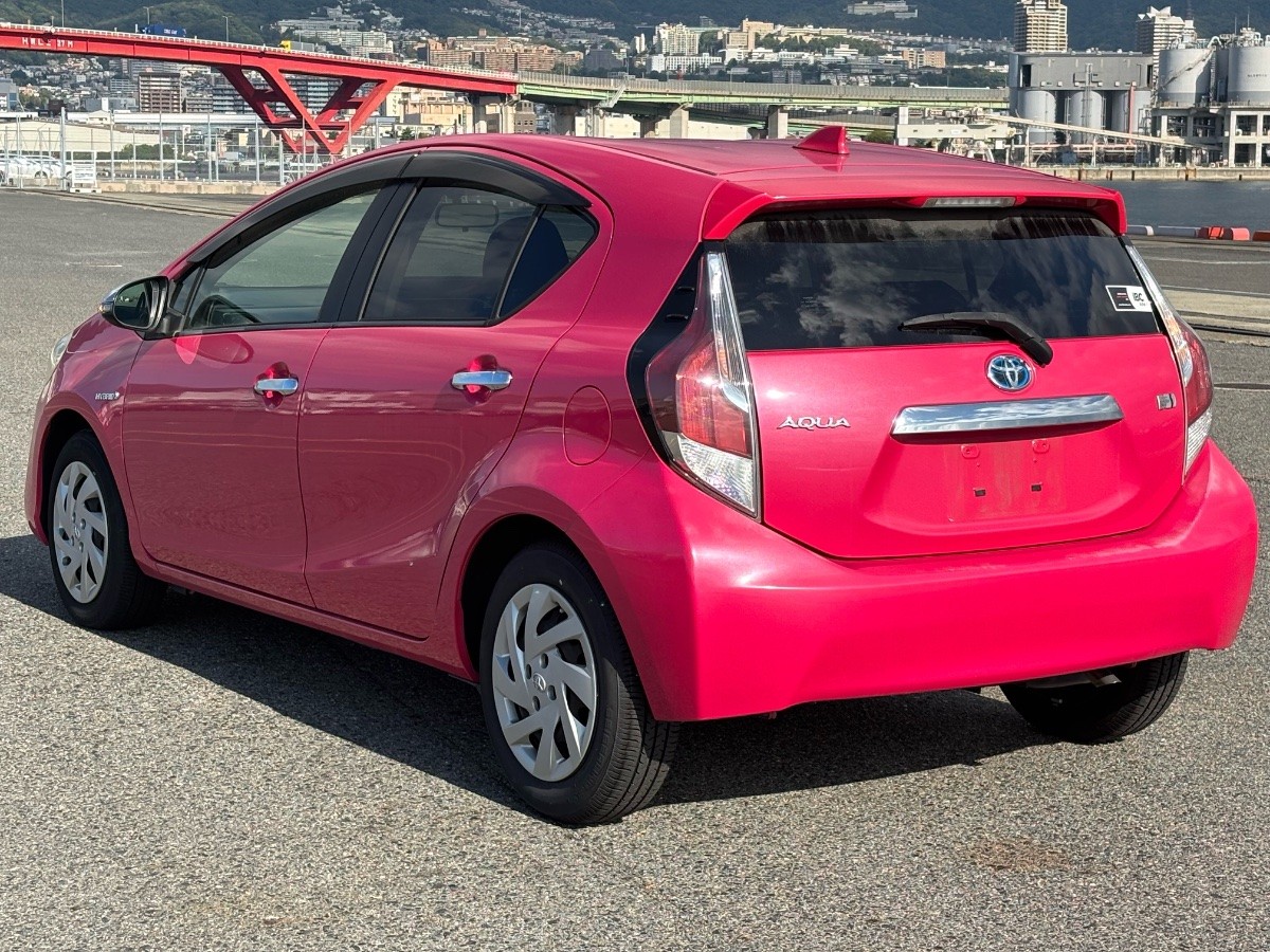 2015 Toyota Aqua thumbnail