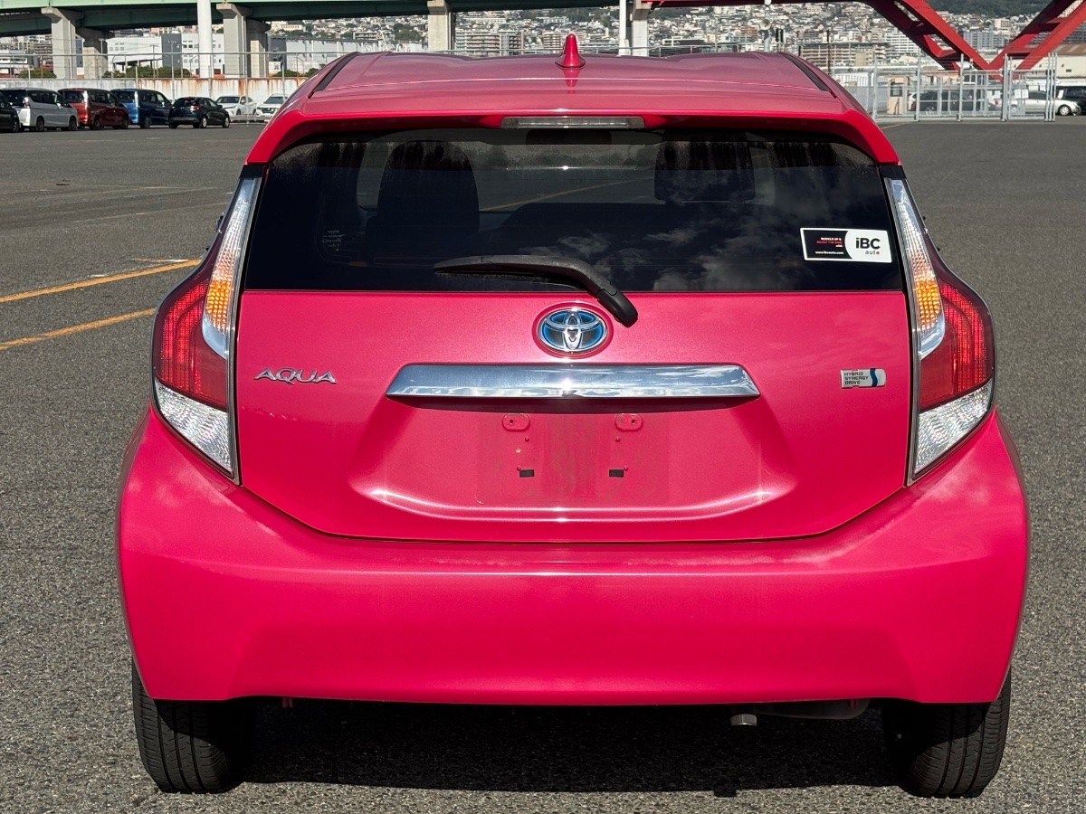 2015 Toyota Aqua thumbnail