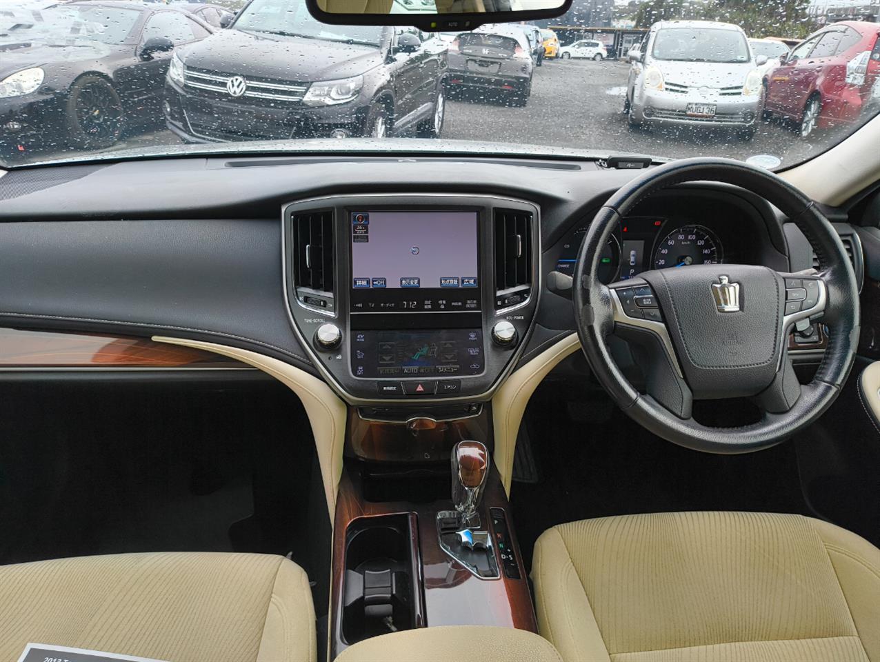 2013 Toyota Crown thumbnail