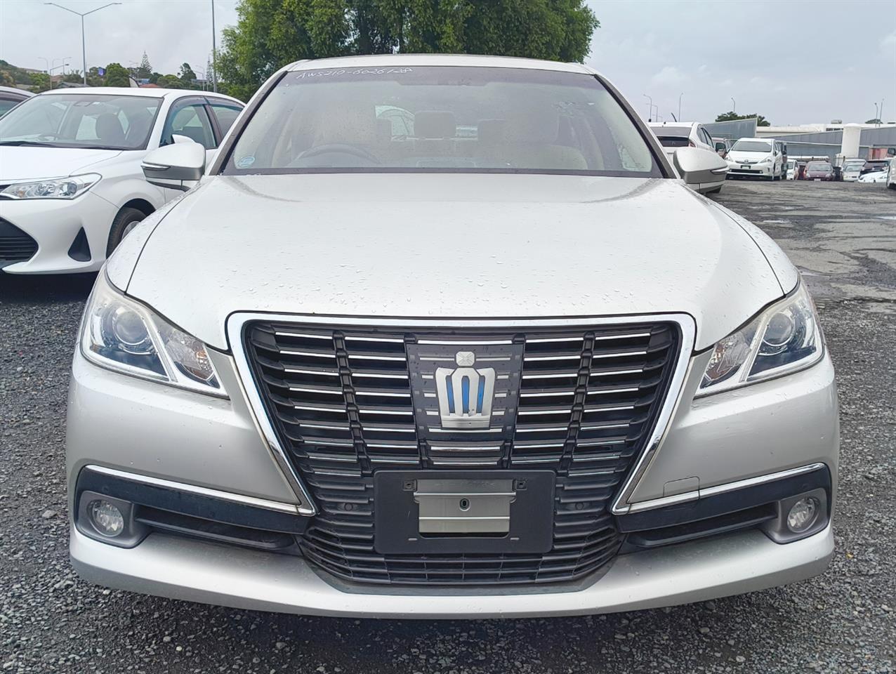 2013 Toyota Crown thumbnail