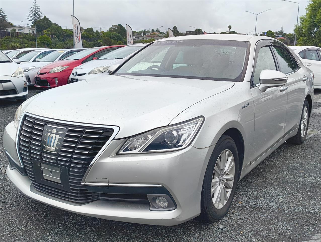 2013 Toyota Crown thumbnail