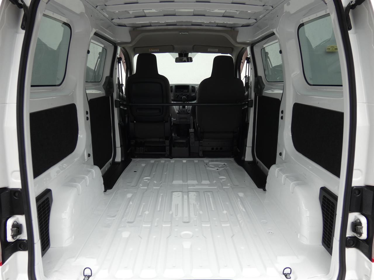2020 Nissan NV200 thumbnail