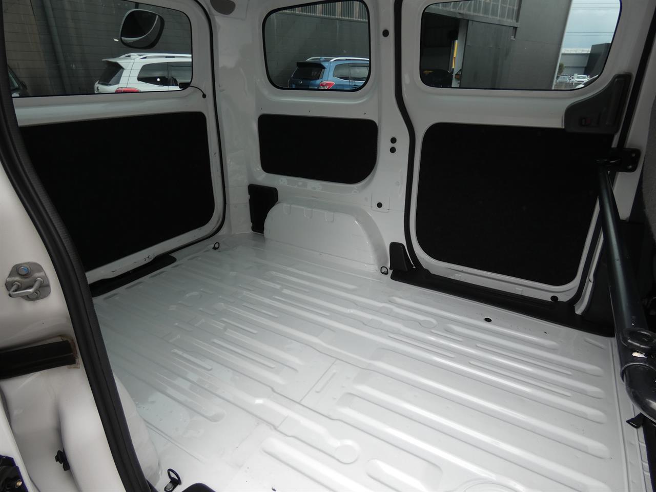 2020 Nissan NV200 thumbnail
