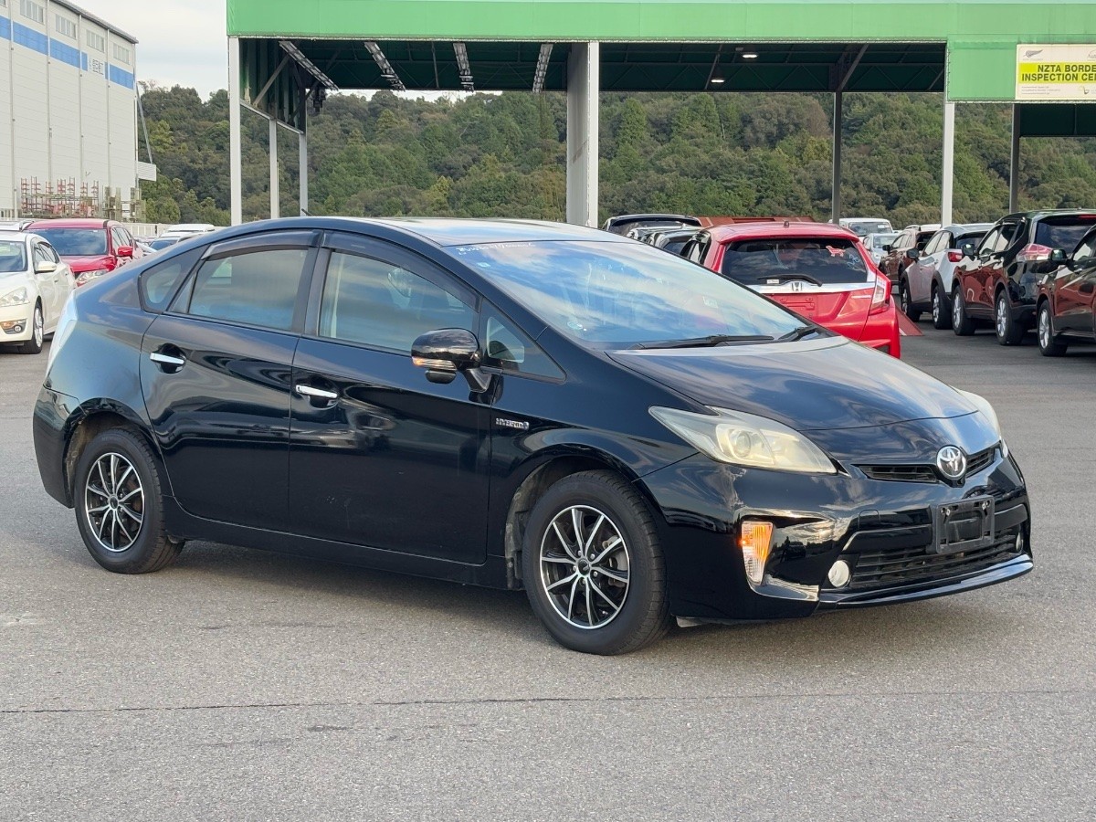 2013 Toyota Prius thumbnail