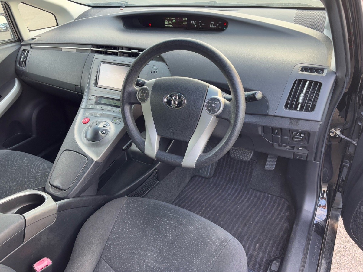 2013 Toyota Prius thumbnail