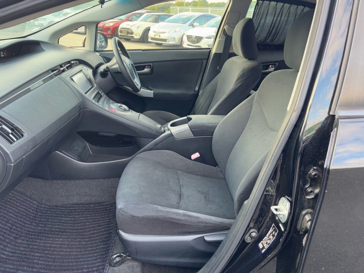 2013 Toyota Prius thumbnail