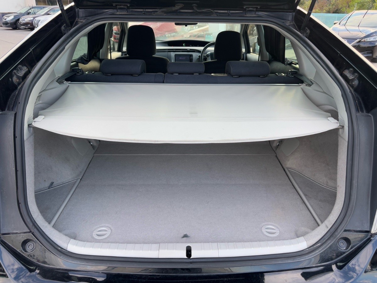 2013 Toyota Prius thumbnail