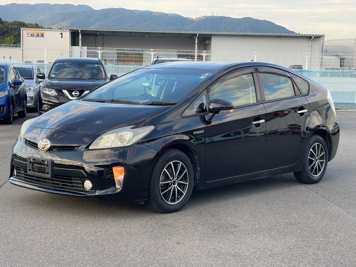 2013 Toyota Prius thumbnail