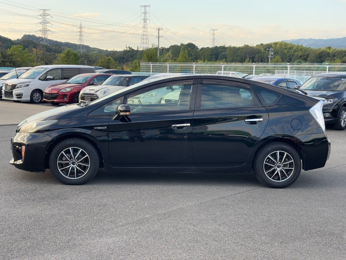 2013 Toyota Prius thumbnail