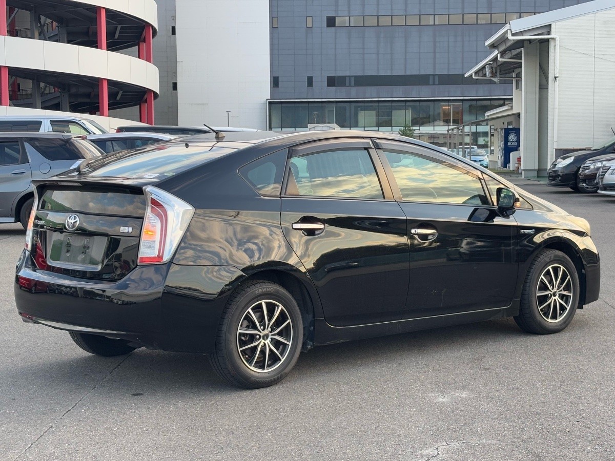 2013 Toyota Prius thumbnail