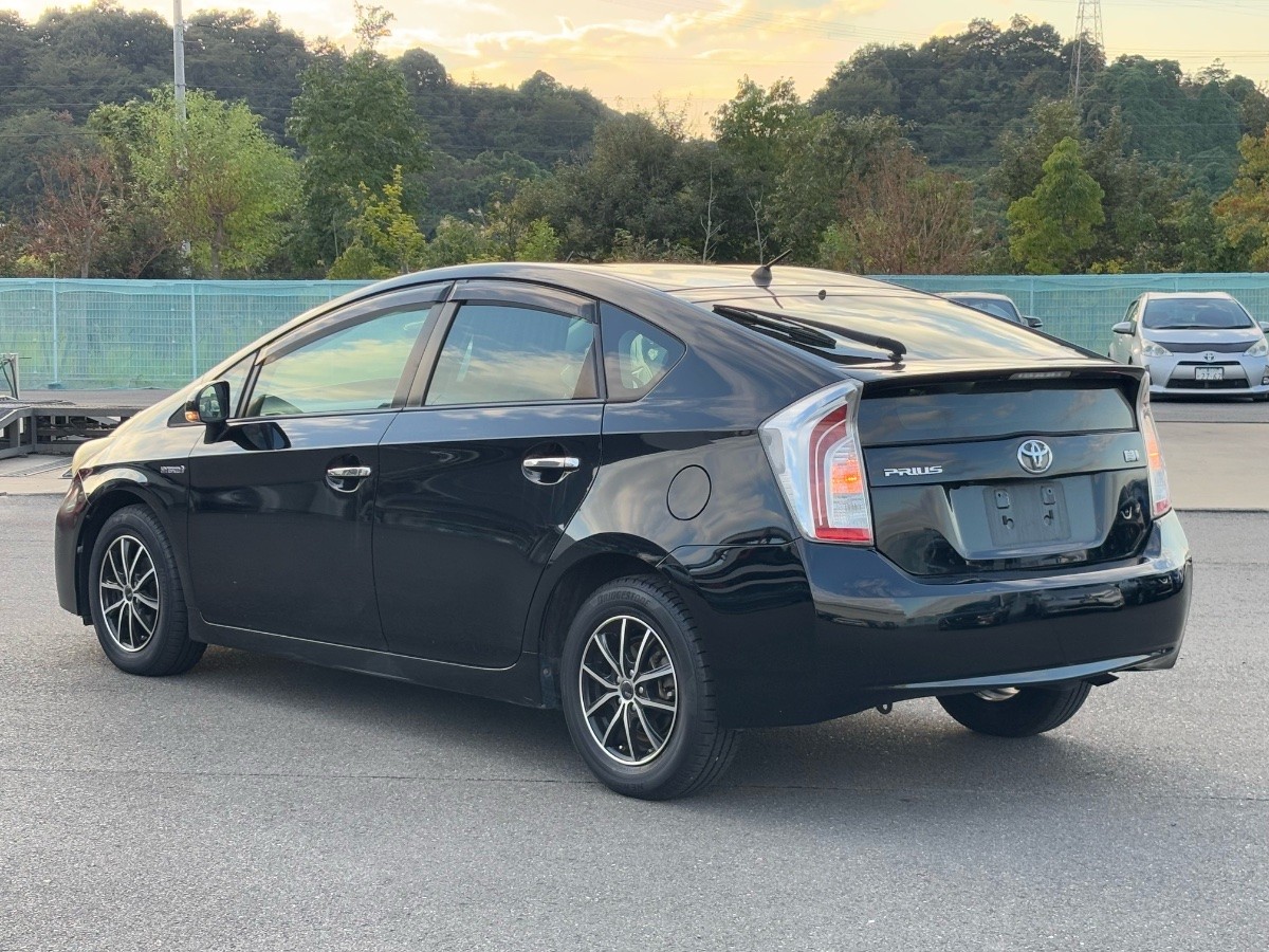 2013 Toyota Prius thumbnail