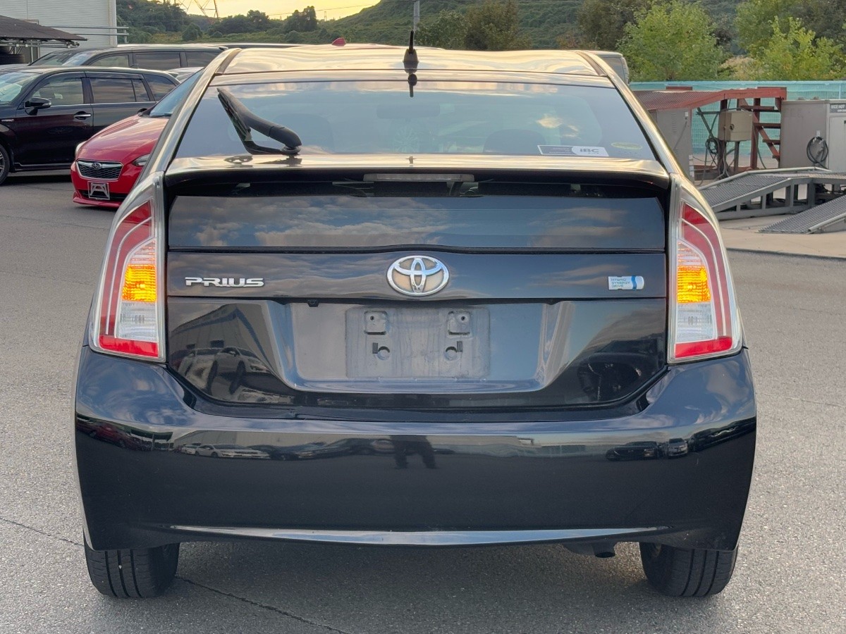 2013 Toyota Prius thumbnail