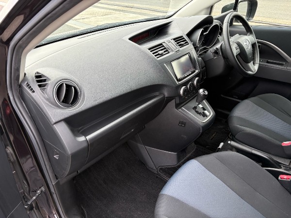 2013 Mazda Premacy thumbnail