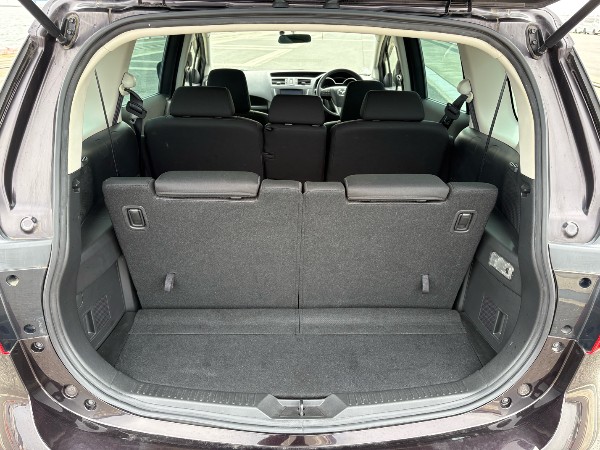 2013 Mazda Premacy thumbnail