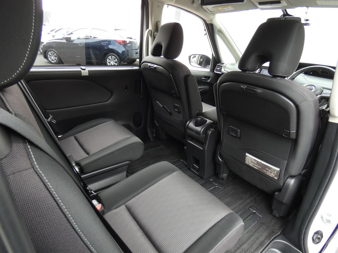 2017 Nissan SERENA thumbnail