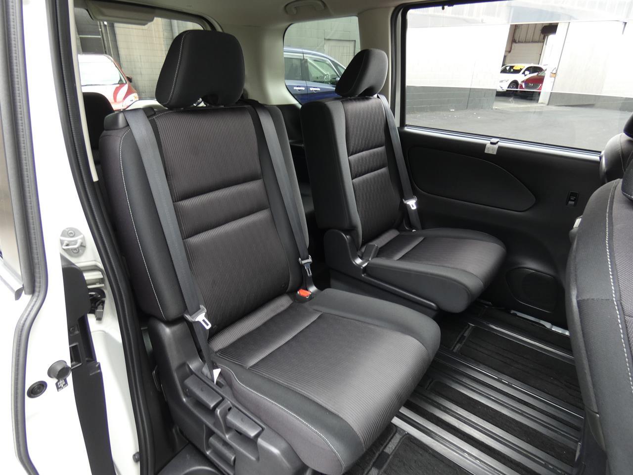 2017 Nissan SERENA thumbnail
