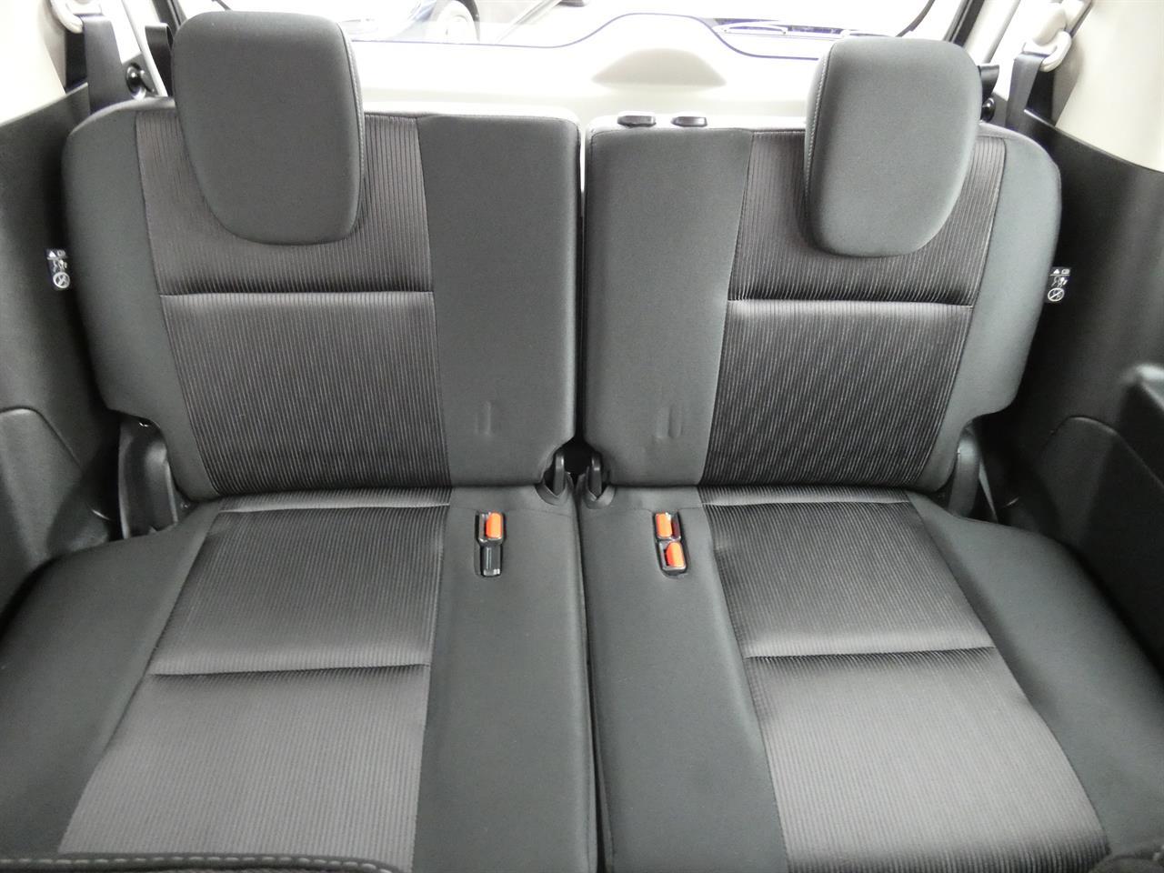 2017 Nissan SERENA thumbnail