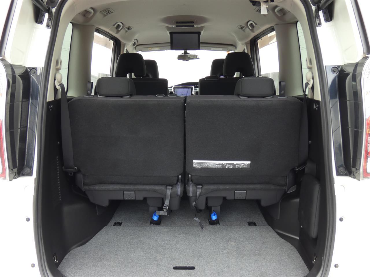 2017 Nissan SERENA thumbnail