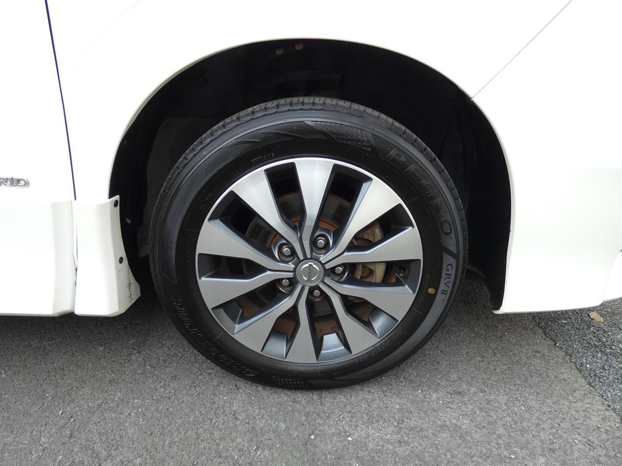 2017 Nissan SERENA thumbnail