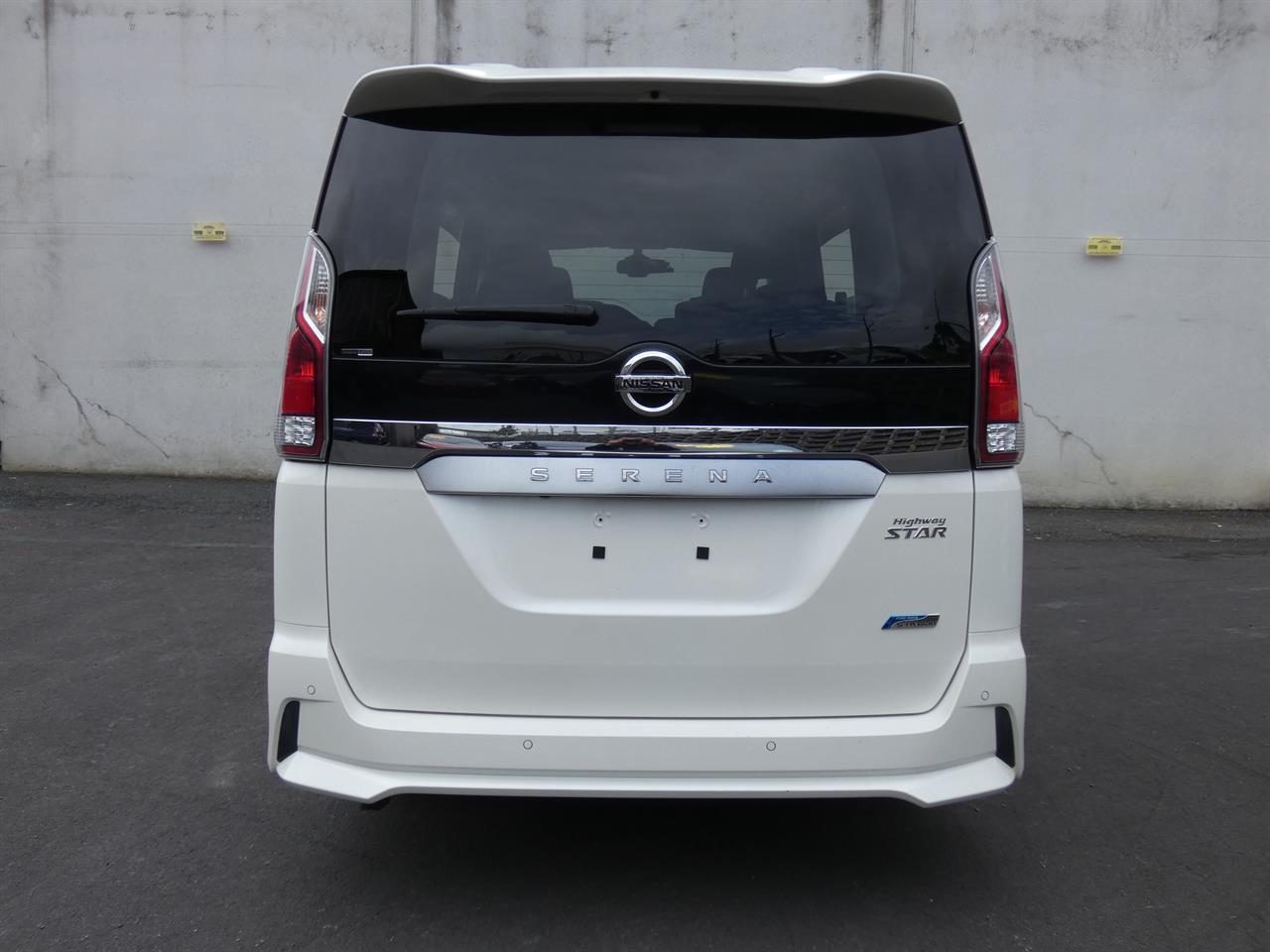 2017 Nissan SERENA thumbnail