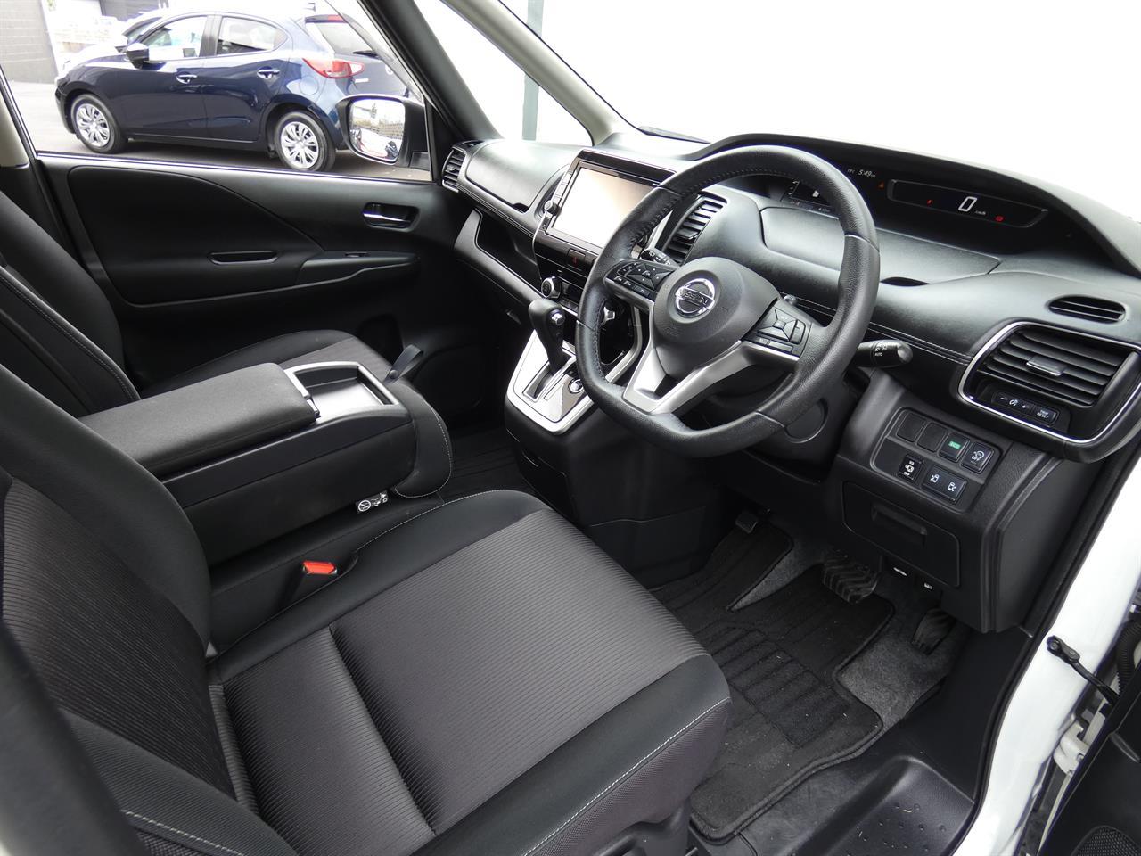 2017 Nissan SERENA thumbnail