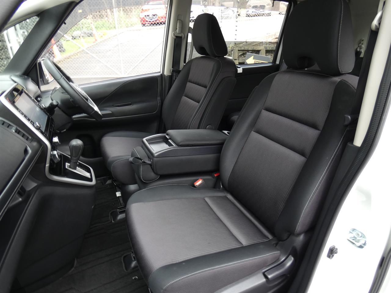 2017 Nissan SERENA thumbnail