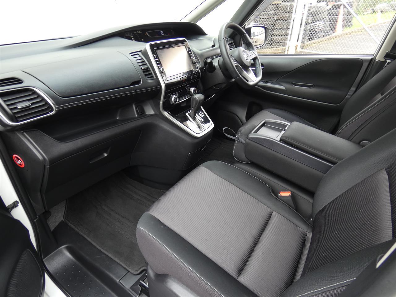 2017 Nissan SERENA thumbnail