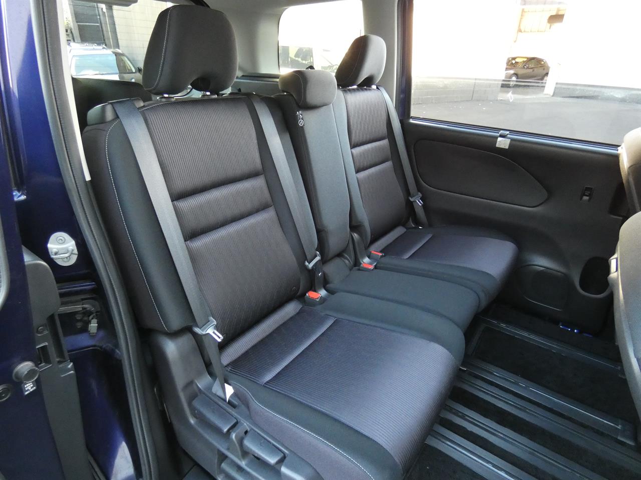2017 Nissan SERENA thumbnail