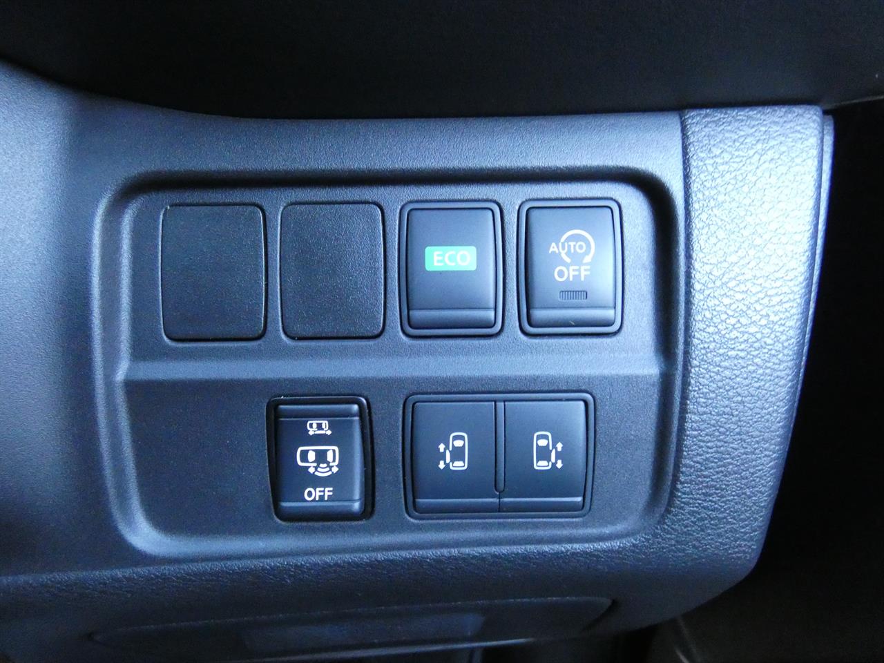 2017 Nissan SERENA thumbnail