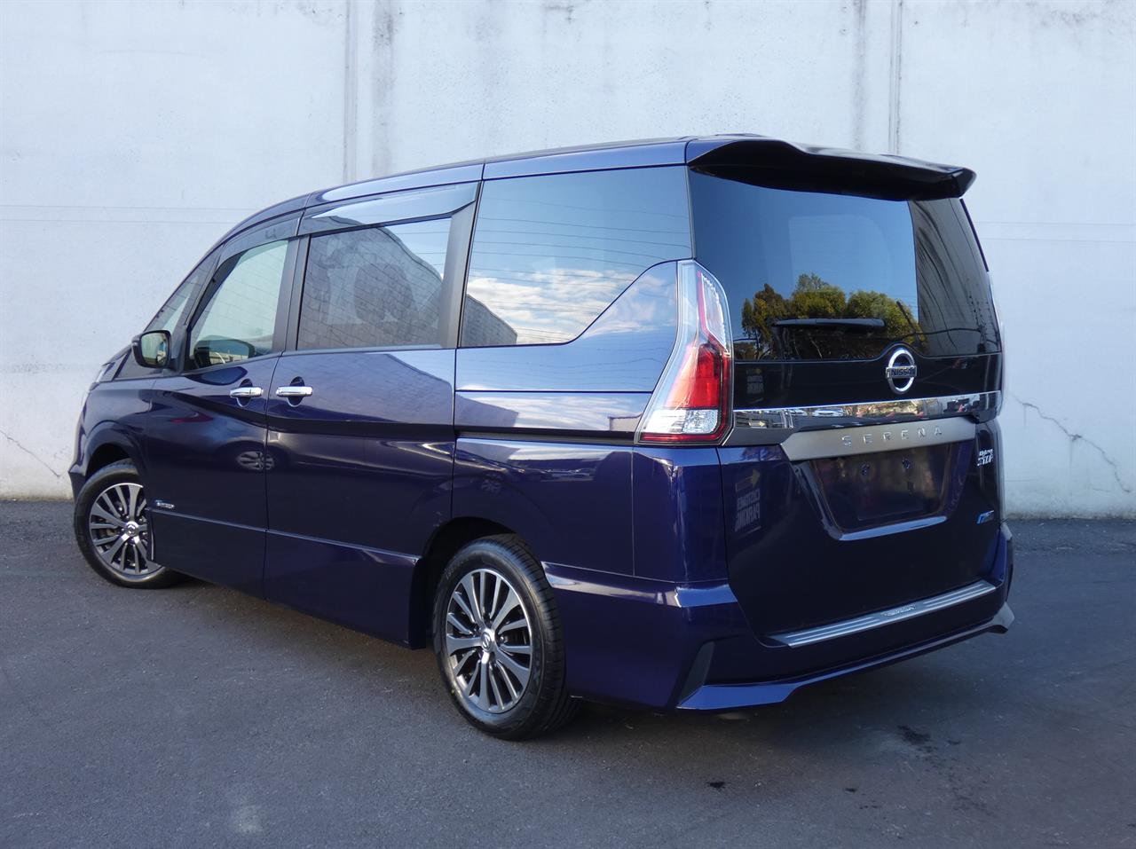 2017 Nissan SERENA thumbnail