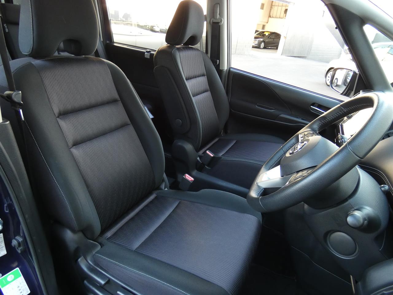 2017 Nissan SERENA thumbnail