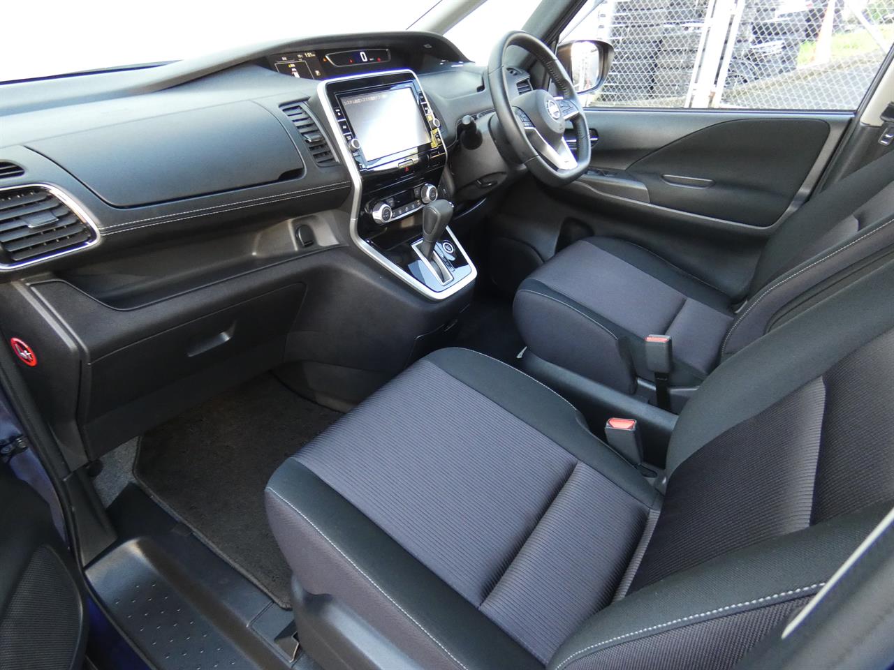 2017 Nissan SERENA thumbnail