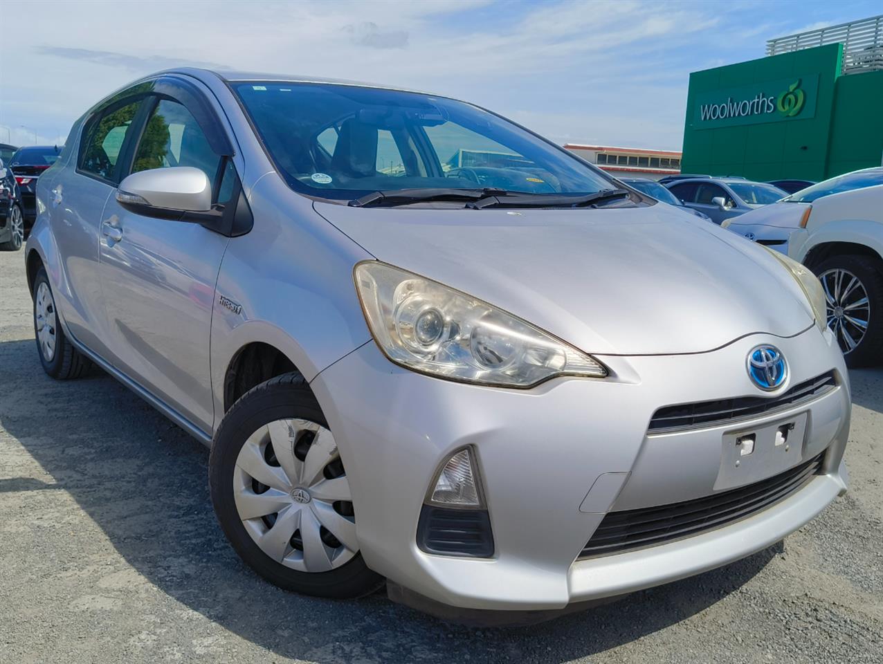 2013 Toyota Aqua thumbnail