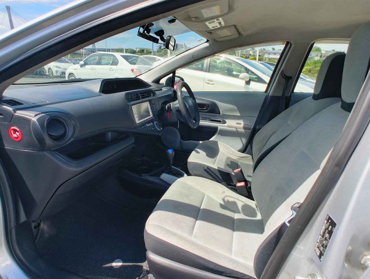 2013 Toyota Aqua thumbnail
