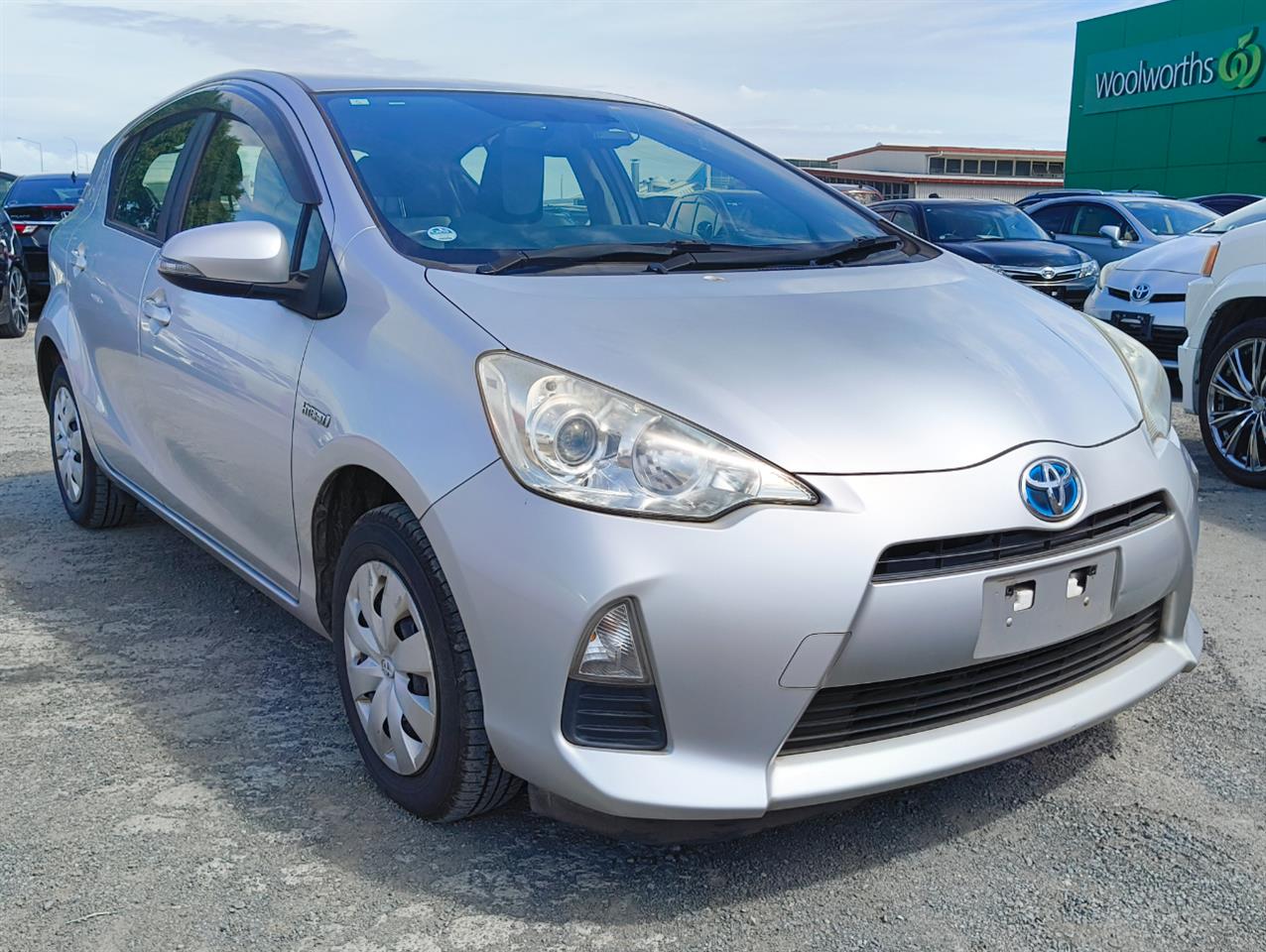2013 Toyota Aqua thumbnail