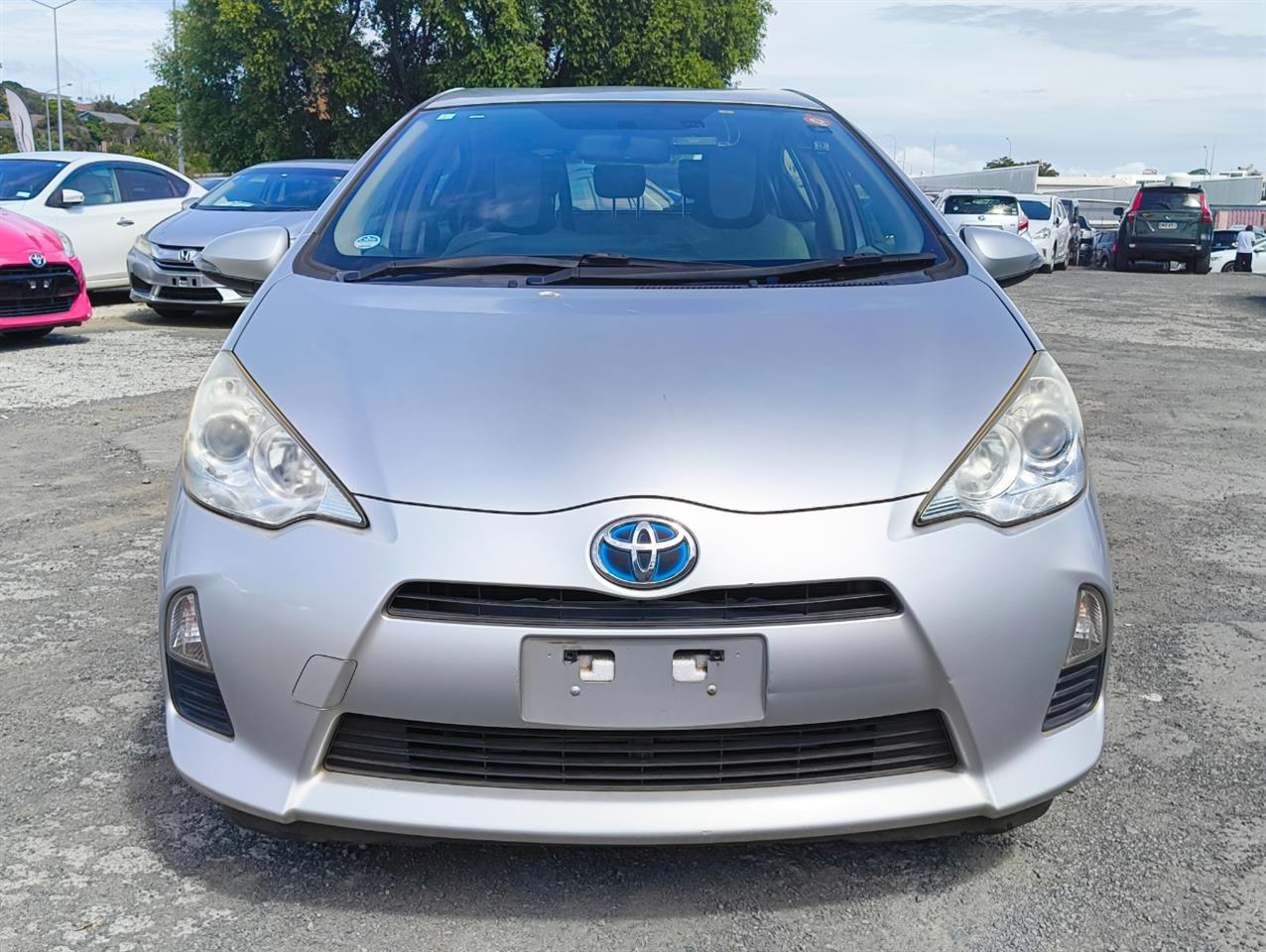 2013 Toyota Aqua thumbnail