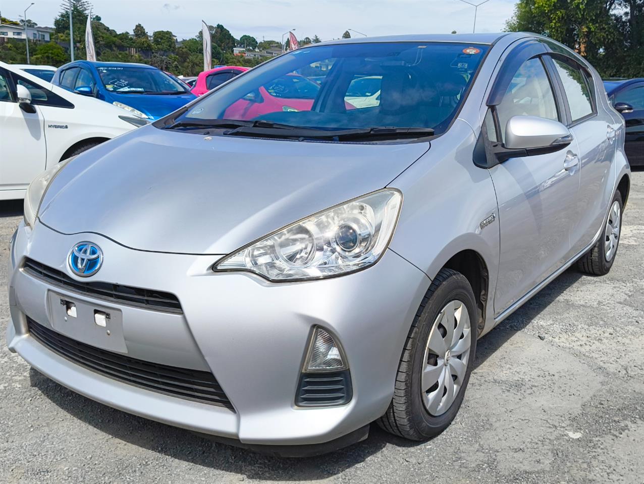 2013 Toyota Aqua thumbnail