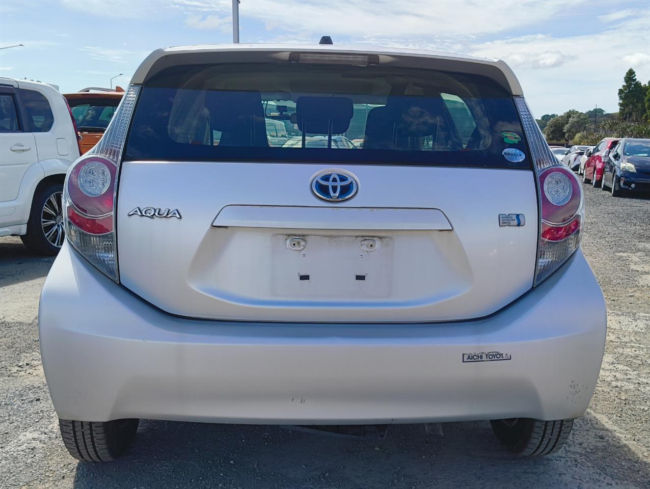 2013 Toyota Aqua thumbnail